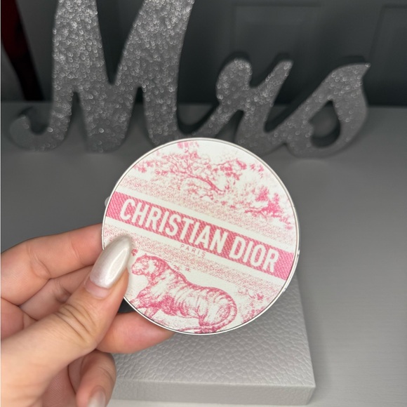 Brand new gift with purchase Dior pink around the world compact mirror with box - Picture 1 of 5
